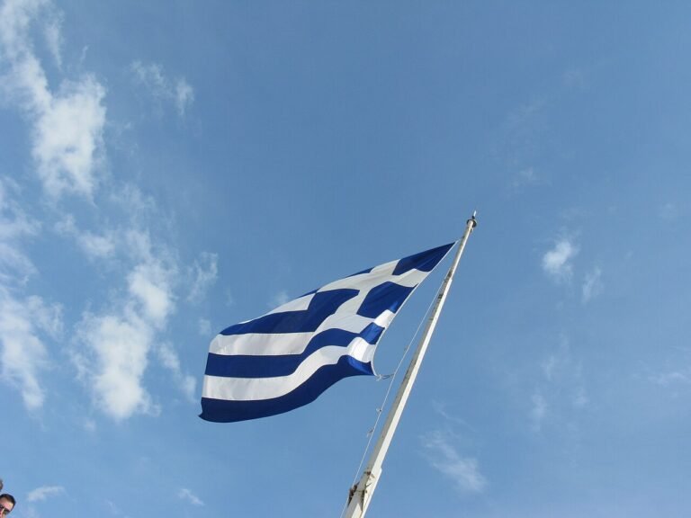 28η Οκτωβρίου: Πώς γιορτάστηκε η επέτειος του «ΟΧΙ» — ακυρώσεις παρελάσεων λόγω κακοκαιρίας