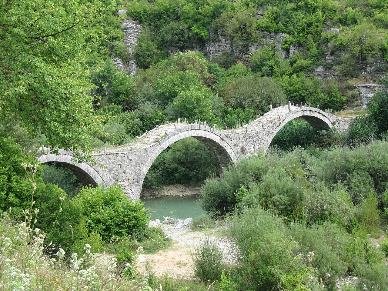 Ζαγόρι το φθινόπωρο: Πέτρινα γεφύρια, φαράγγια και χωριά βγαλμένα από παραμύθι